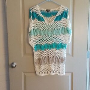 Questions knitted top sz L